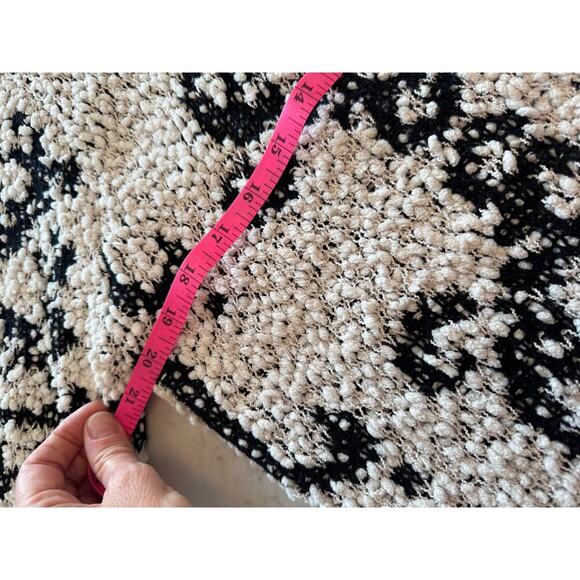 Solitaire by Ravi Khosla- Black and White Textured Long Cardigan - pockets - Picture 6 of 6